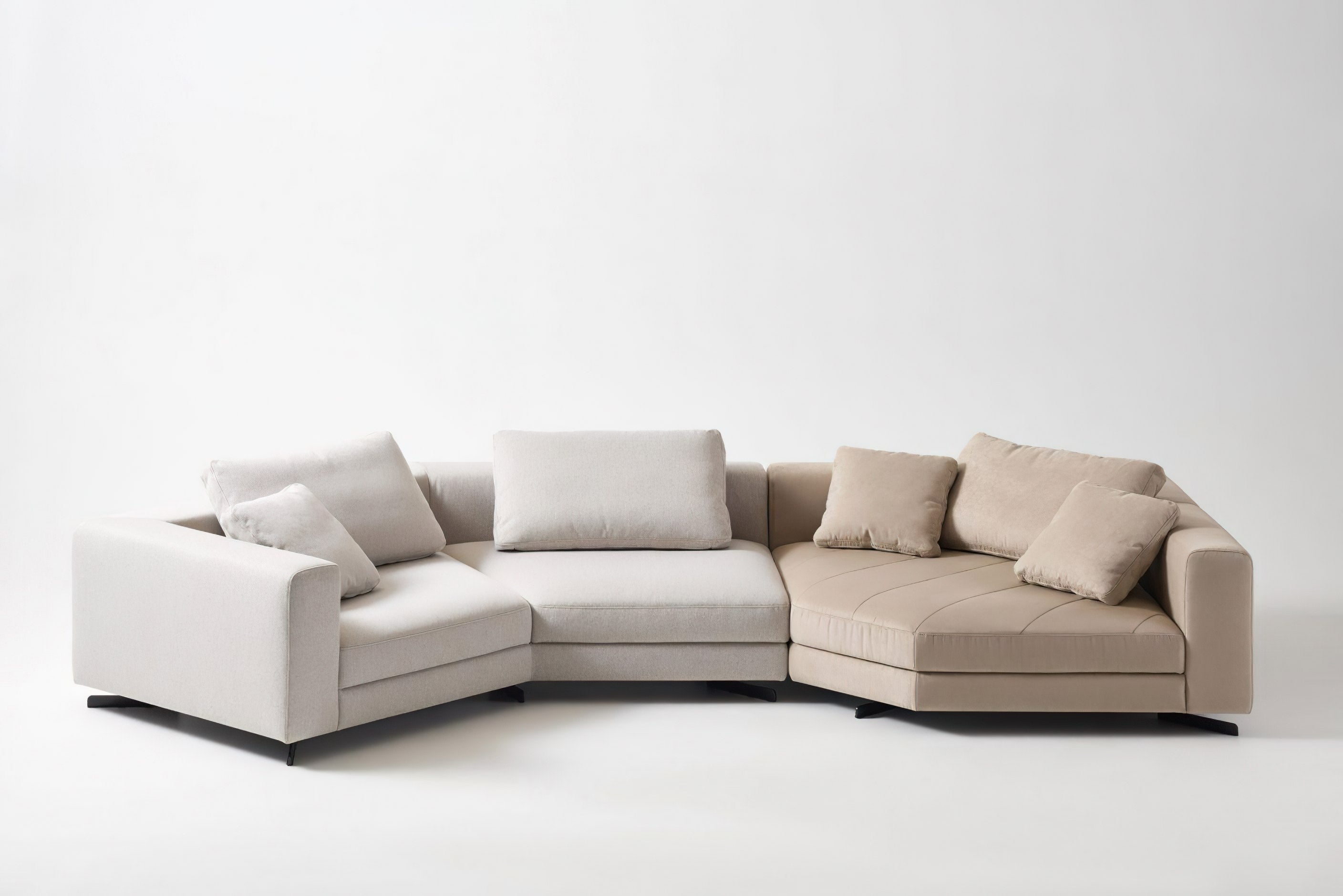 Three-seater curved sofa COIN