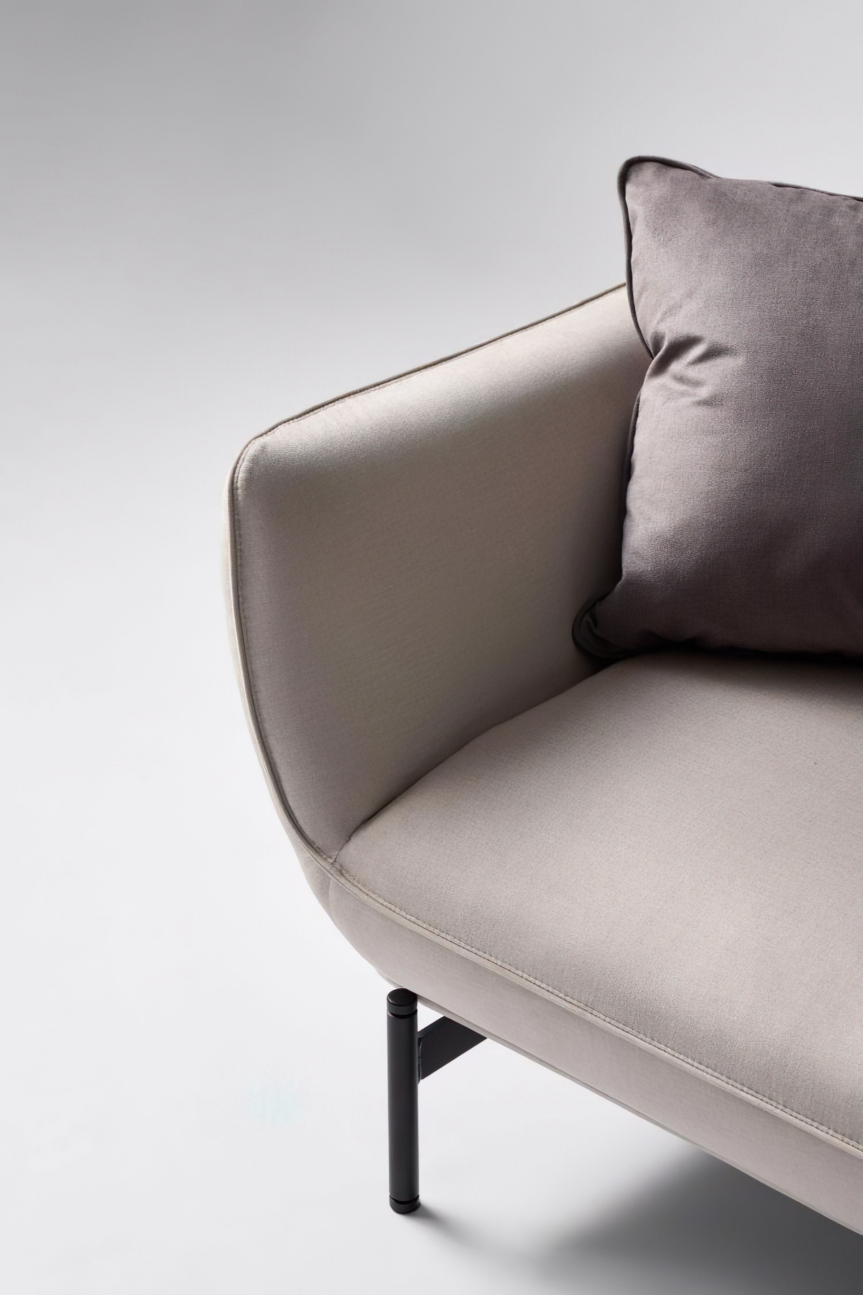 Chaise lounge with armrest LOTUS