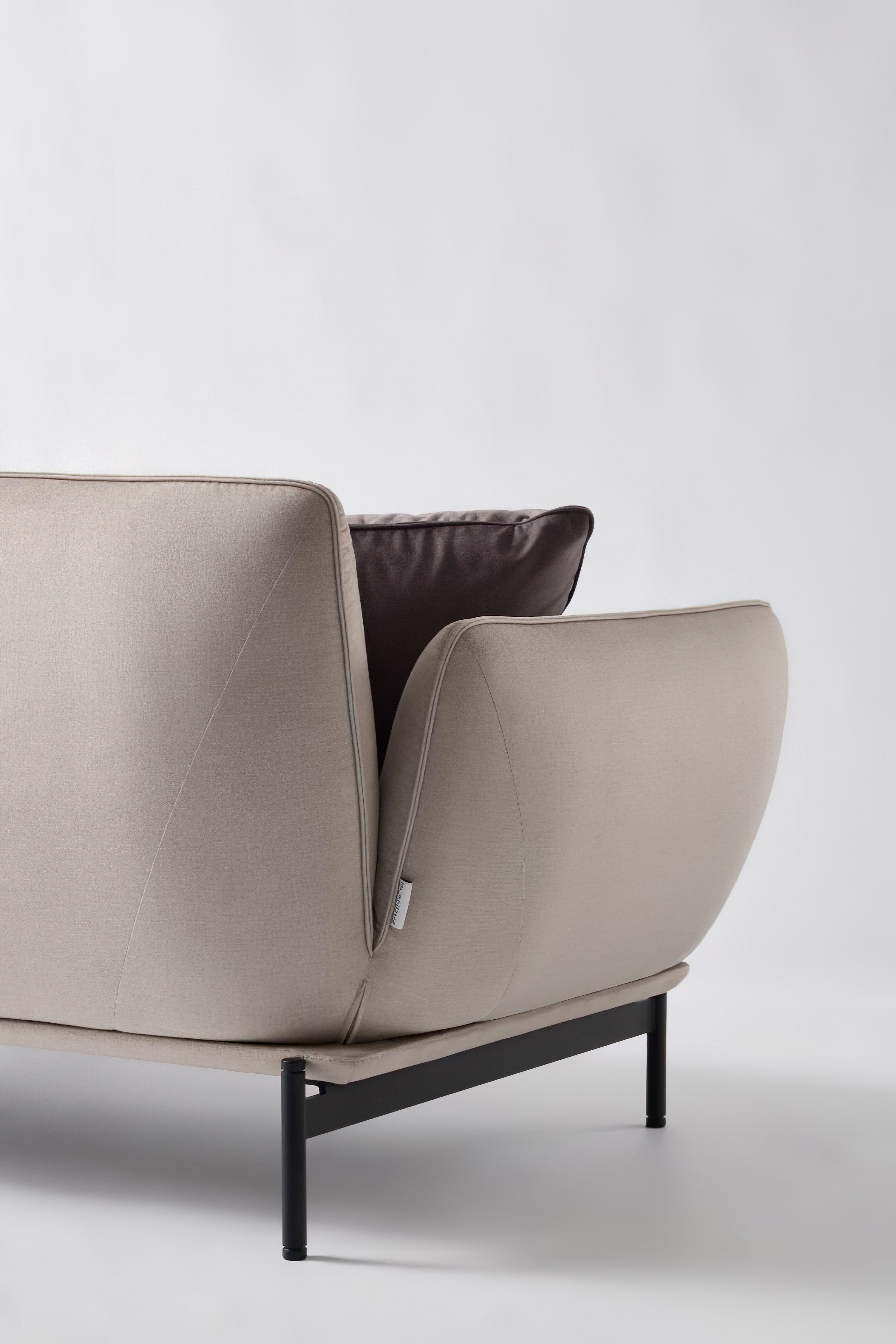 Chaise lounge with armrest LOTUS